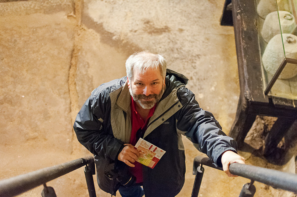 Bill in to the tunnel!