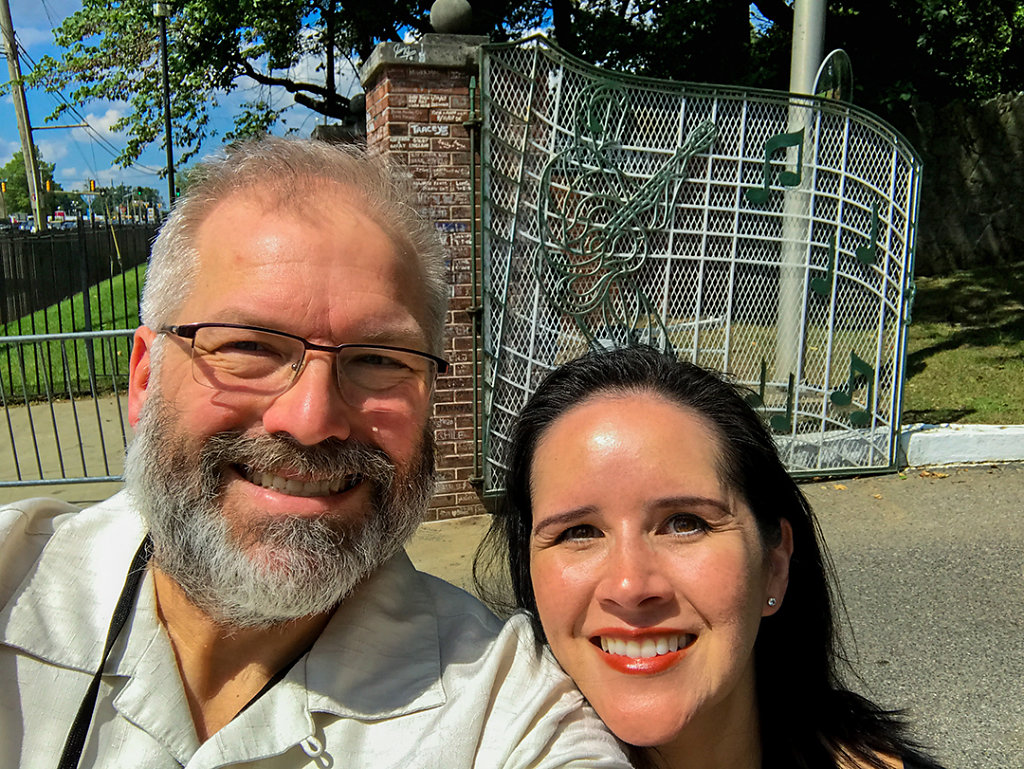 Graceland gates selfie!