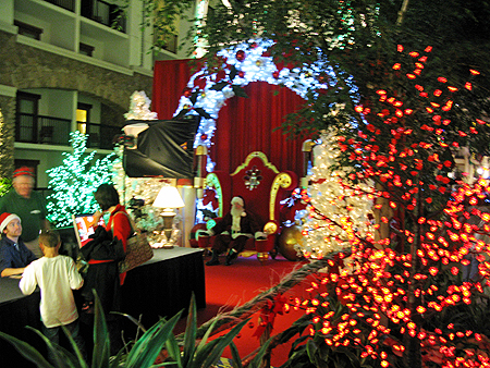 ICE! Gaylord Texan Charlie Brown Christmas sager.org