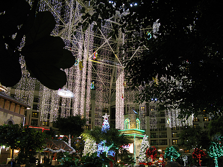 ICE! Gaylord Texan Charlie Brown Christmas sager.org
