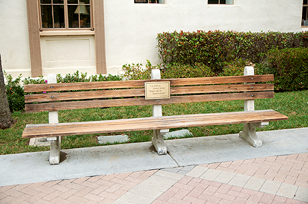 Paramount Forest Gump Bus Stop Bench