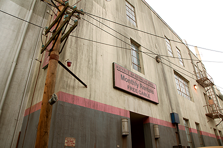 Paramount backlot alley