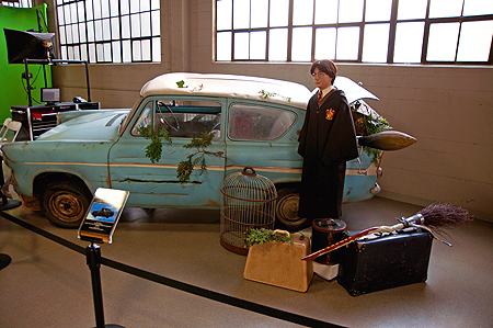 Harry Potter Flying FOrd Anglia