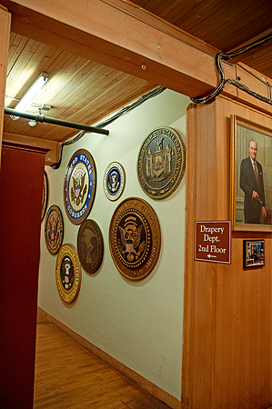 Presidential seals props WB