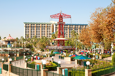Golden Zephyr California Adventure Pier