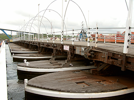 Curacao bridge