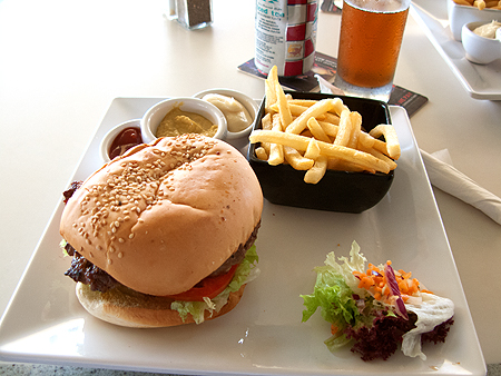Curacao La Bahia burger