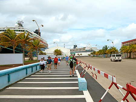 Aruba Cruise center Holland America Noordam