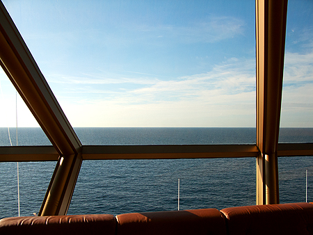 Ten-forward ship cruise Holland America Noordam