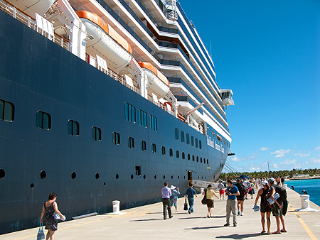 Holland America Noordam Grand Turk