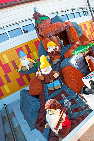 Lego Snow White Dwarves Downtown Disney